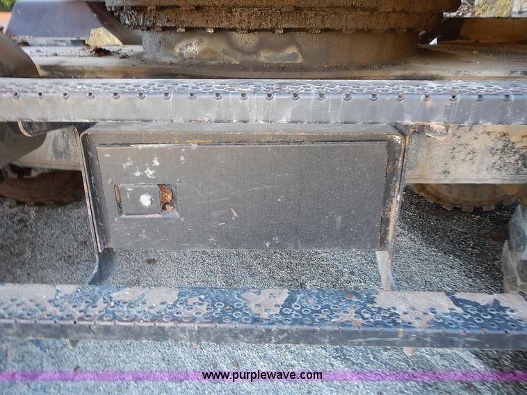 image for item L3524 2004 Hyundai Robex 200 W-7 excavator