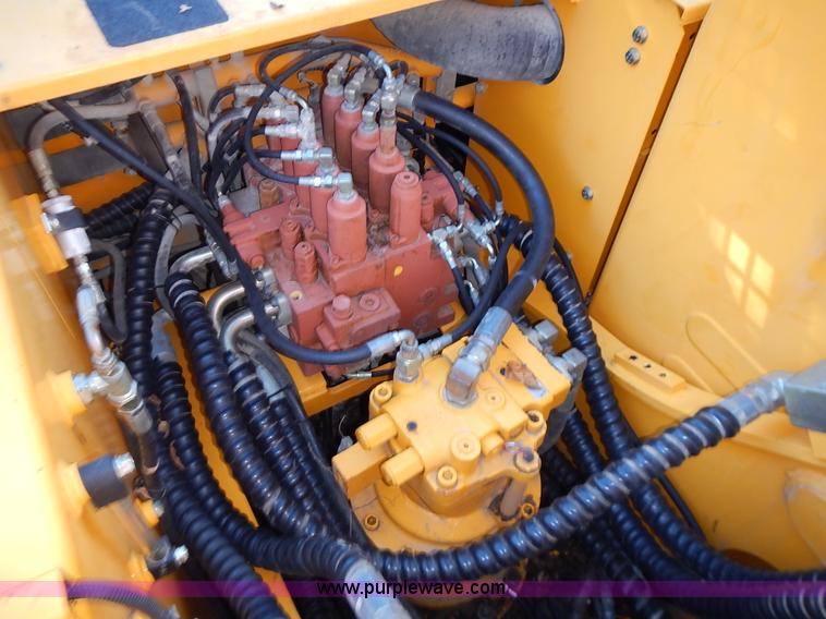 image for item L3524 2004 Hyundai Robex 200 W-7 excavator