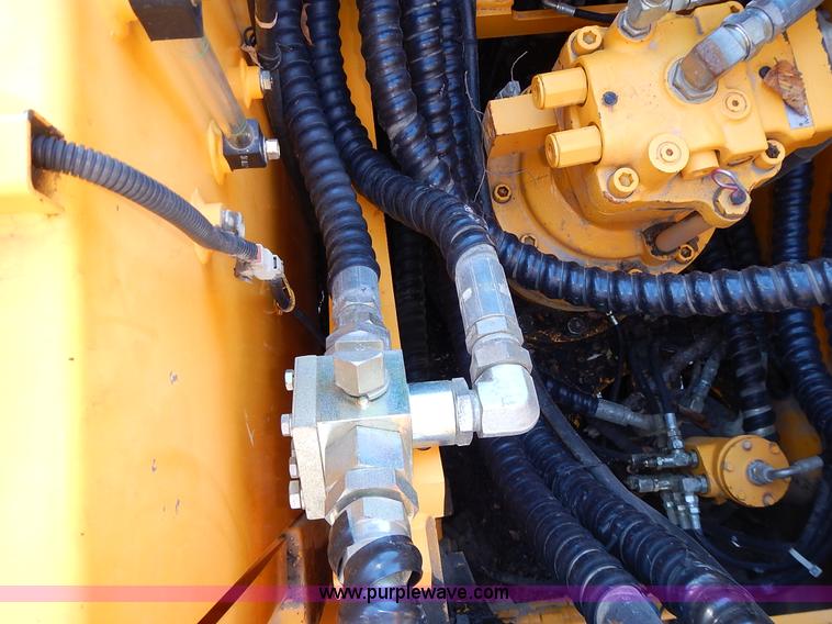 image for item L3524 2004 Hyundai Robex 200 W-7 excavator