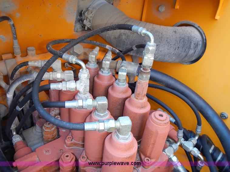 image for item L3524 2004 Hyundai Robex 200 W-7 excavator