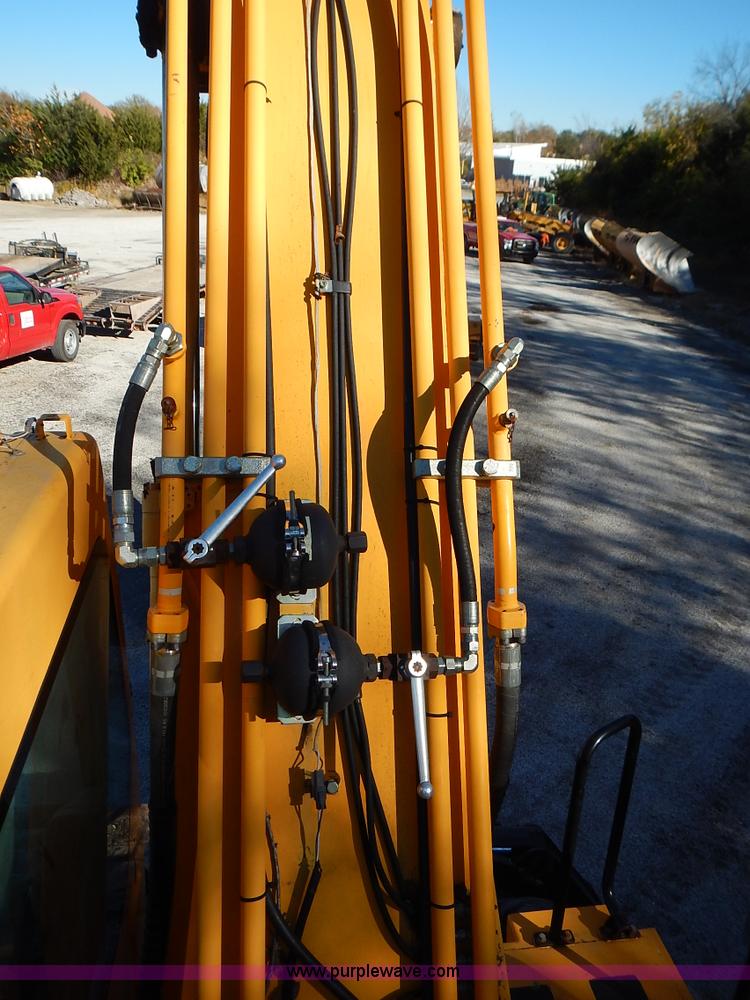 image for item L3524 2004 Hyundai Robex 200 W-7 excavator