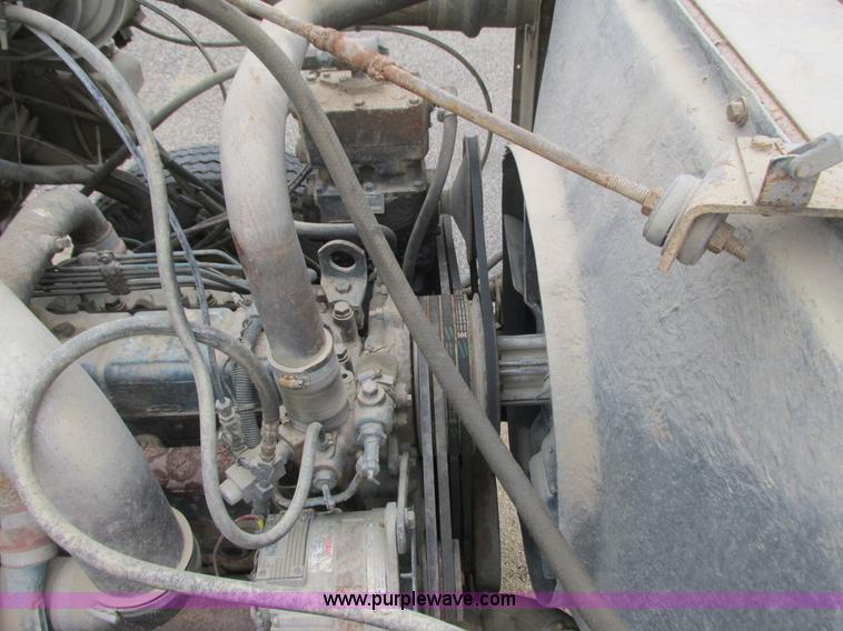 image for item L3890 1985 International S2600 truck cab and chassis