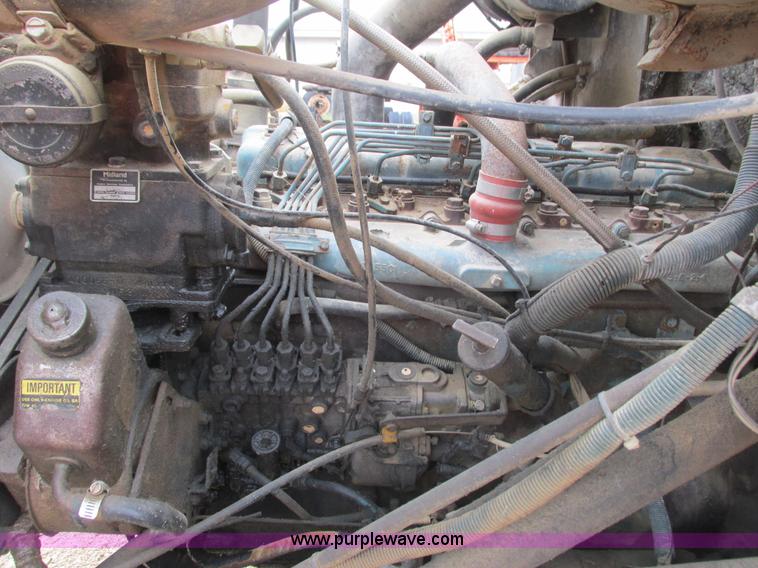 image for item L3890 1985 International S2600 truck cab and chassis