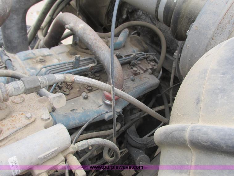 image for item L3890 1985 International S2600 truck cab and chassis