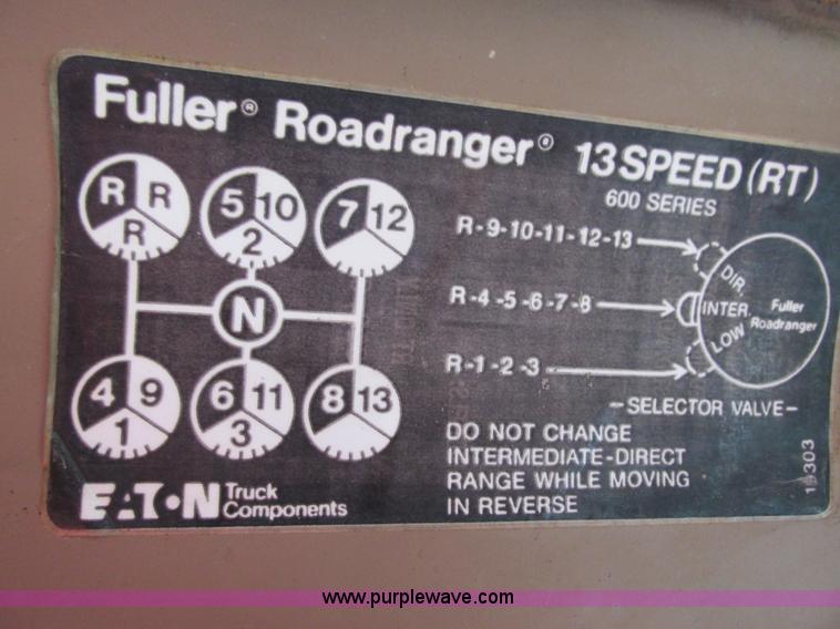 image for item L3890 1985 International S2600 truck cab and chassis