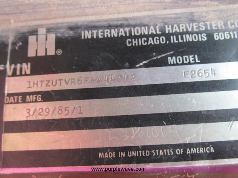 image for item L3890 1985 International S2600 truck cab and chassis