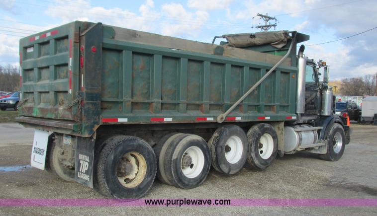 image for item L3891 2001 Western Star 496SX dump truck