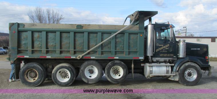 image for item L3891 2001 Western Star 496SX dump truck