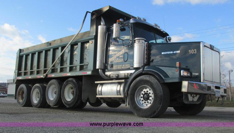 image for item L3891 2001 Western Star 496SX dump truck