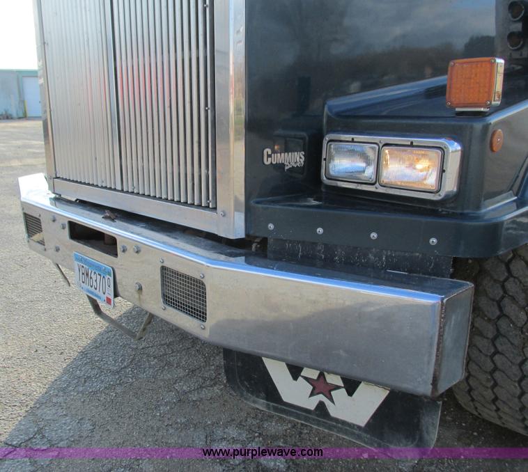 image for item L3891 2001 Western Star 496SX dump truck