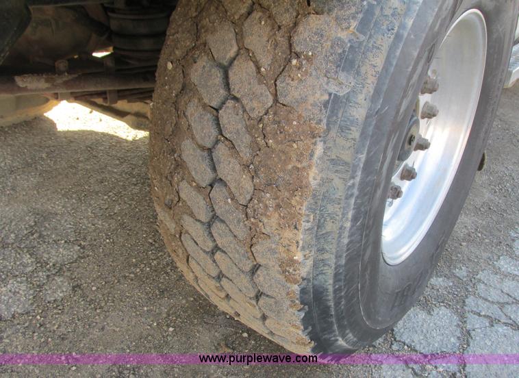 image for item L3891 2001 Western Star 496SX dump truck