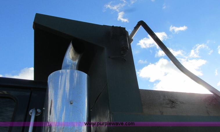 image for item L3891 2001 Western Star 496SX dump truck