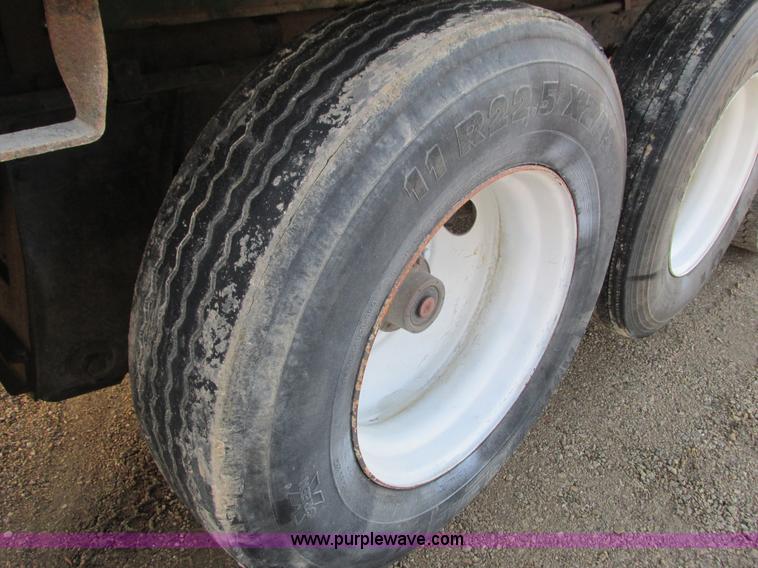 image for item L3891 2001 Western Star 496SX dump truck