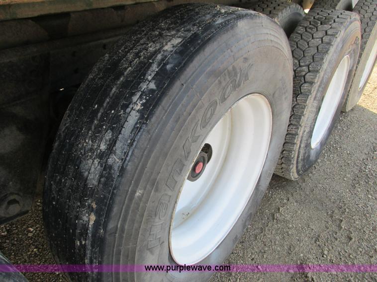 image for item L3891 2001 Western Star 496SX dump truck