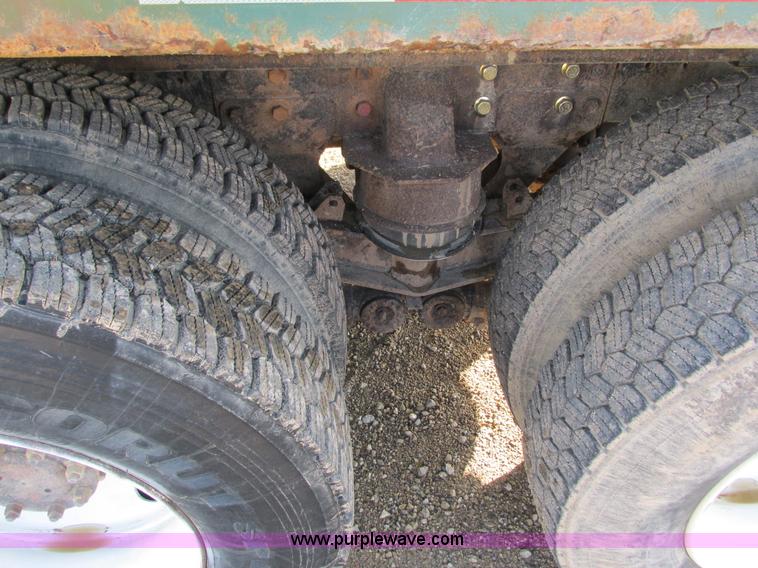 image for item L3891 2001 Western Star 496SX dump truck