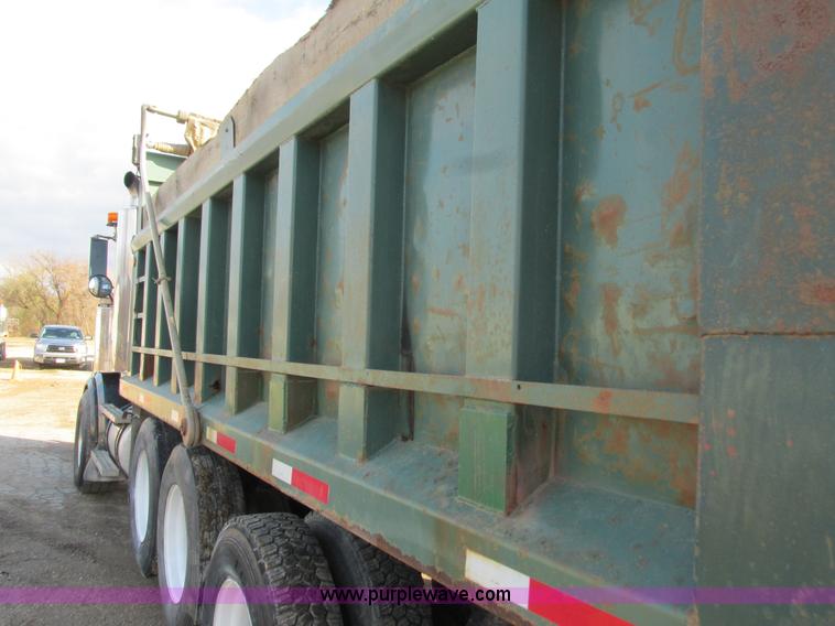 image for item L3891 2001 Western Star 496SX dump truck