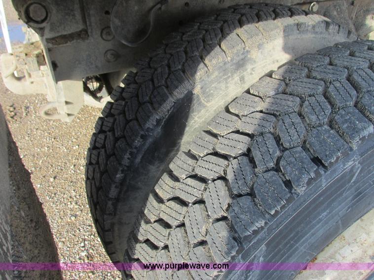 image for item L3891 2001 Western Star 496SX dump truck