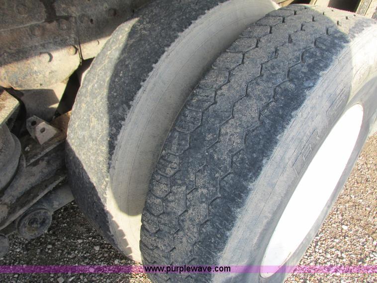 image for item L3891 2001 Western Star 496SX dump truck