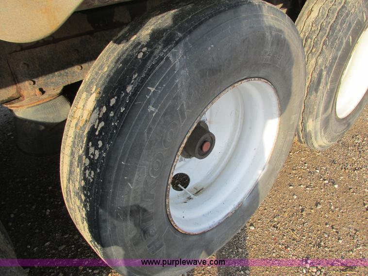 image for item L3891 2001 Western Star 496SX dump truck