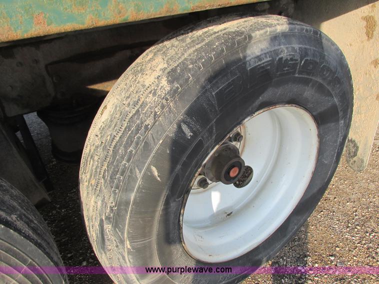 image for item L3891 2001 Western Star 496SX dump truck