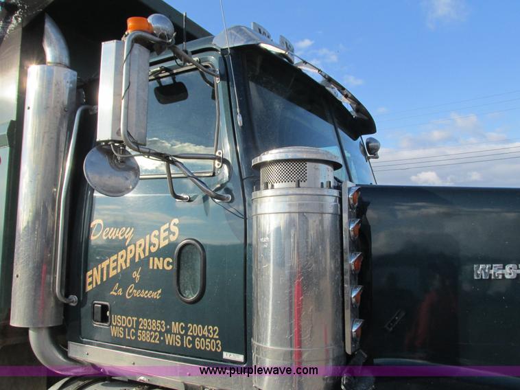 image for item L3891 2001 Western Star 496SX dump truck