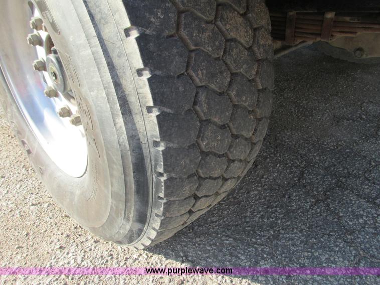 image for item L3891 2001 Western Star 496SX dump truck