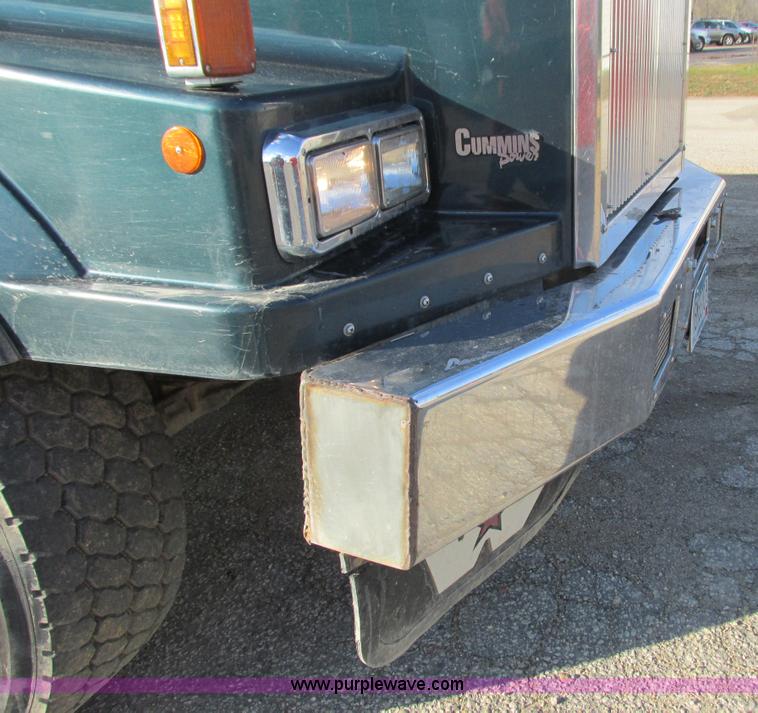 image for item L3891 2001 Western Star 496SX dump truck