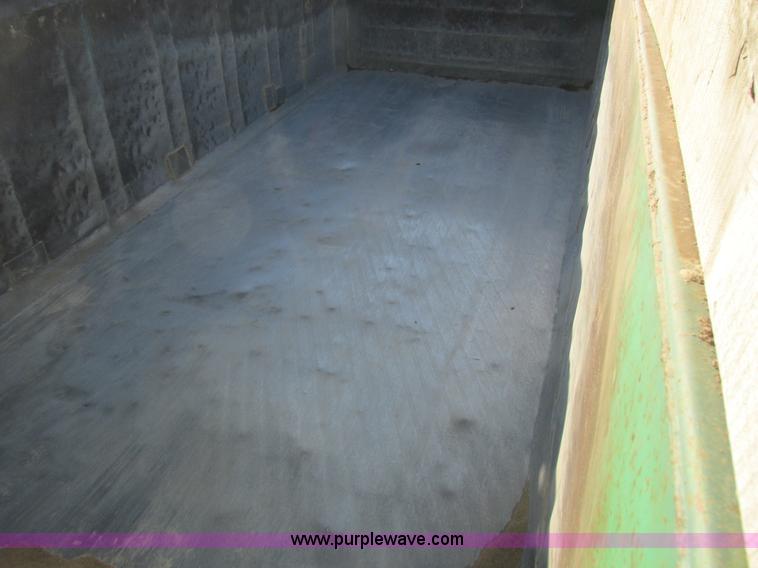 image for item L3891 2001 Western Star 496SX dump truck