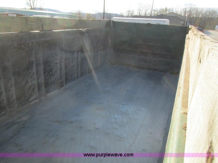 image for item L3891 2001 Western Star 496SX dump truck