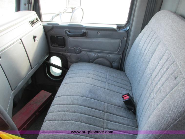 image for item L3891 2001 Western Star 496SX dump truck