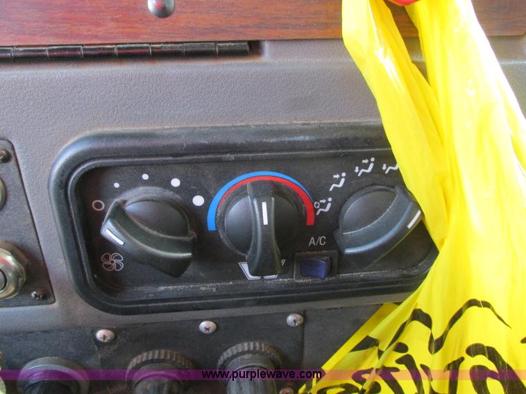 image for item L3891 2001 Western Star 496SX dump truck