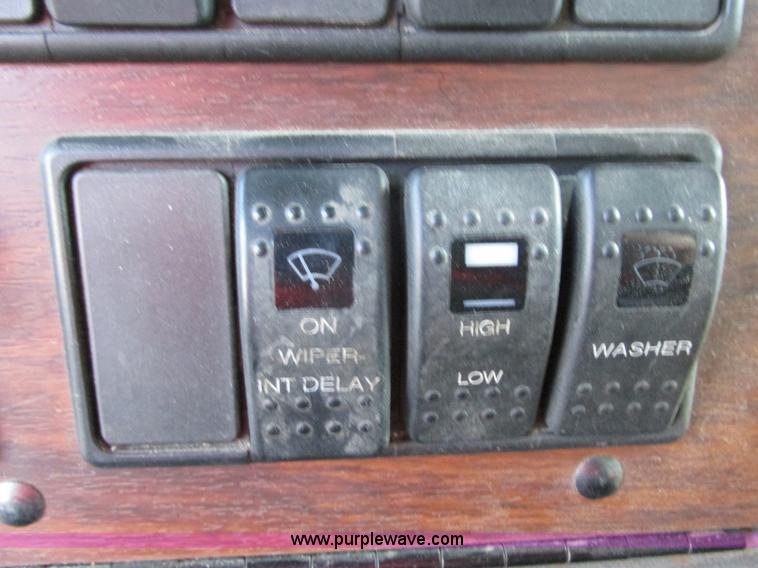 image for item L3891 2001 Western Star 496SX dump truck