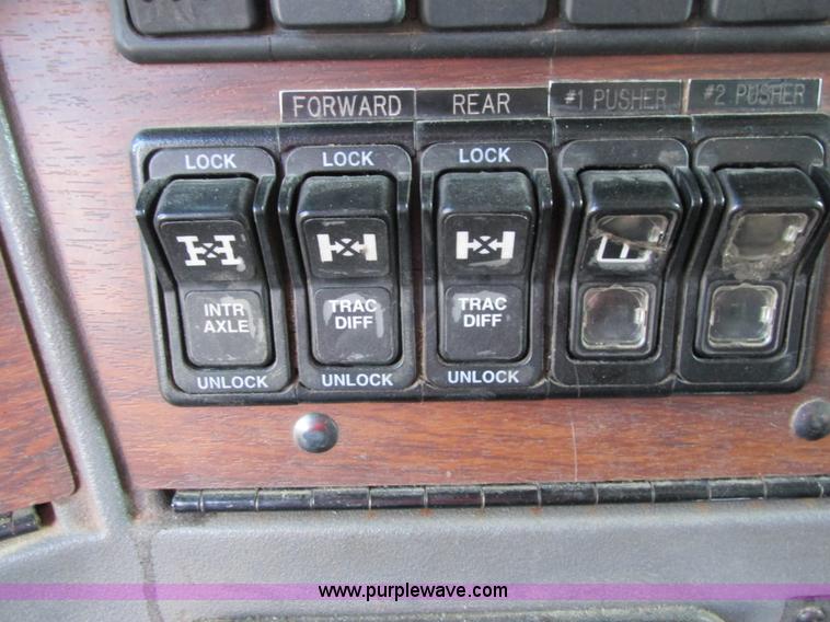 image for item L3891 2001 Western Star 496SX dump truck