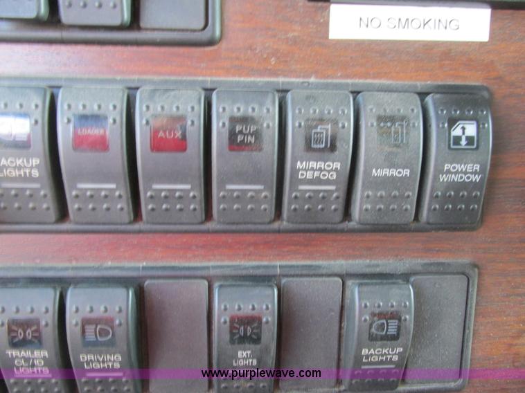 image for item L3891 2001 Western Star 496SX dump truck