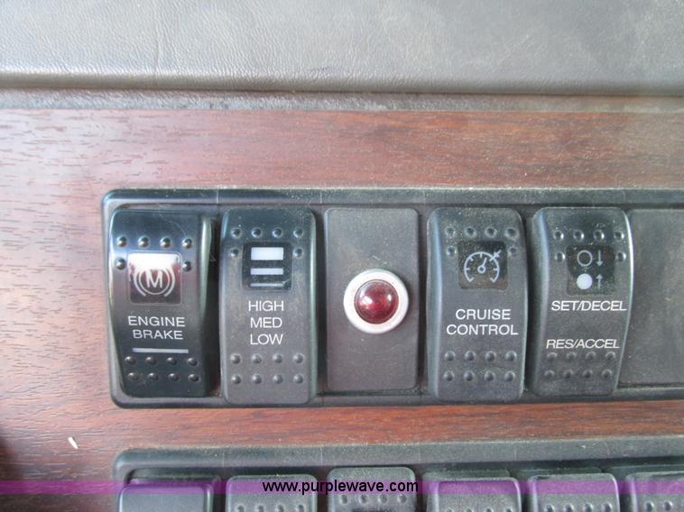 image for item L3891 2001 Western Star 496SX dump truck