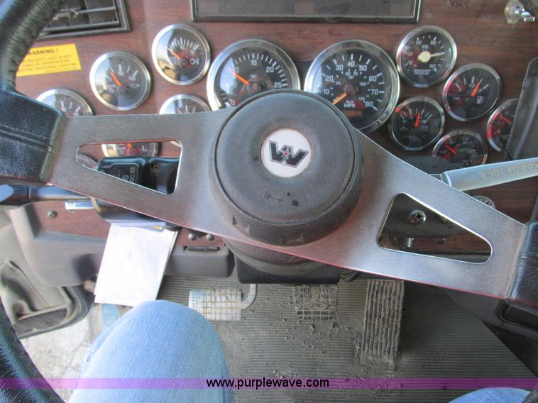 image for item L3891 2001 Western Star 496SX dump truck