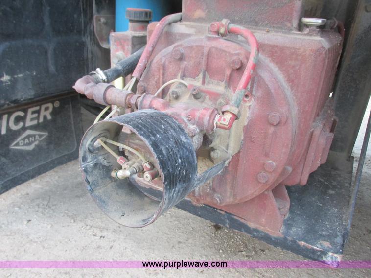 image for item L3892 1999 International 4900 septic truck