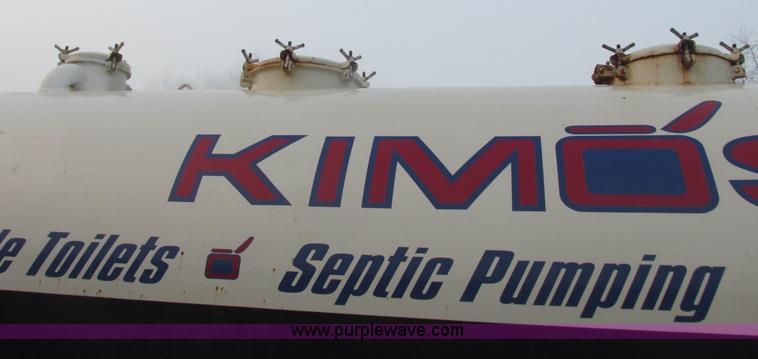 image for item L3892 1999 International 4900 septic truck
