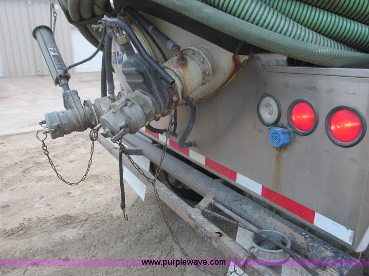 image for item L3892 1999 International 4900 septic truck