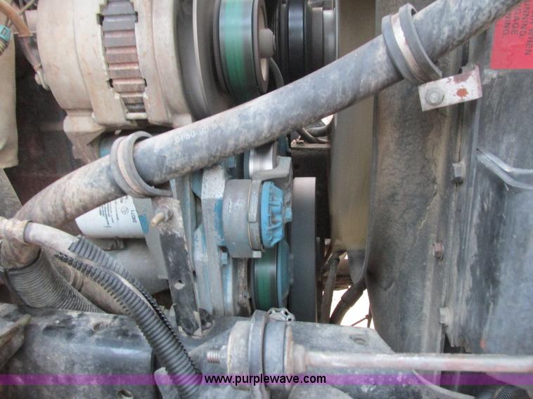 image for item L3892 1999 International 4900 septic truck