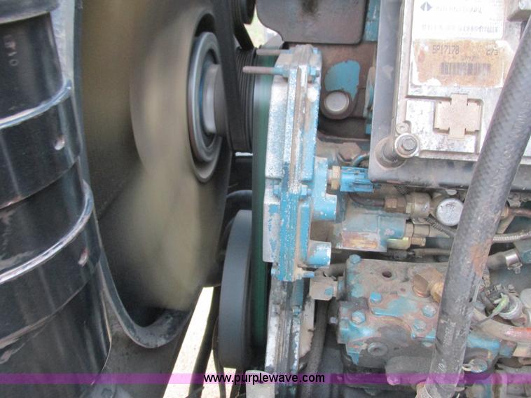 image for item L3892 1999 International 4900 septic truck