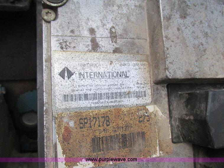 image for item L3892 1999 International 4900 septic truck