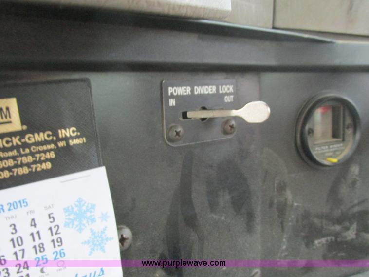 image for item L3892 1999 International 4900 septic truck