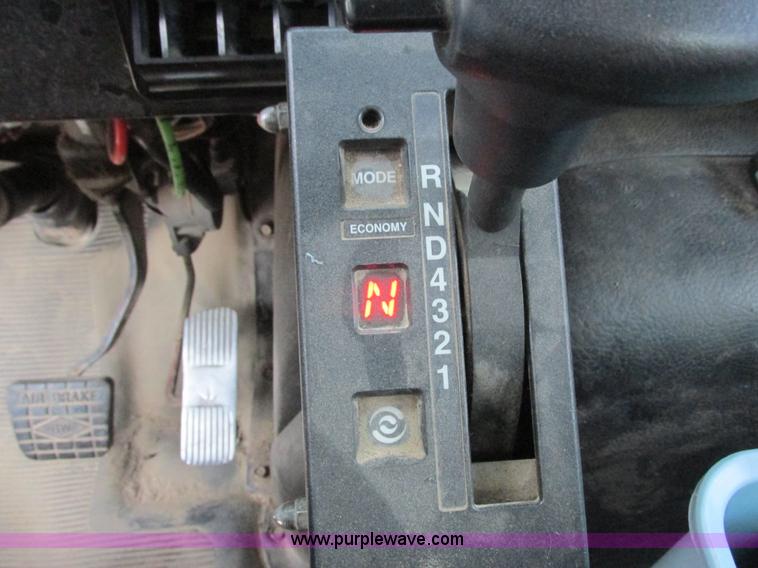 image for item L3892 1999 International 4900 septic truck