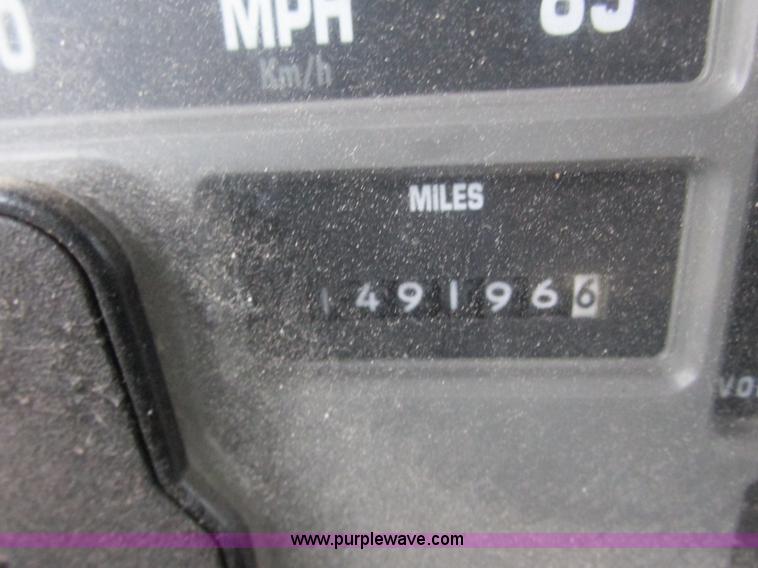 image for item L3892 1999 International 4900 septic truck