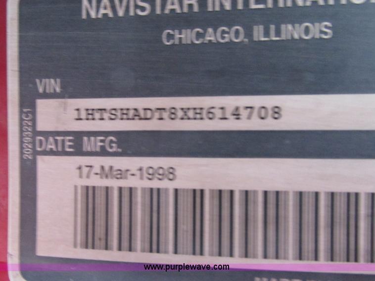 image for item L3892 1999 International 4900 septic truck