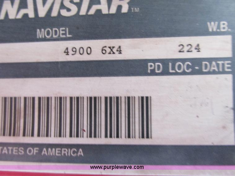 image for item L3892 1999 International 4900 septic truck