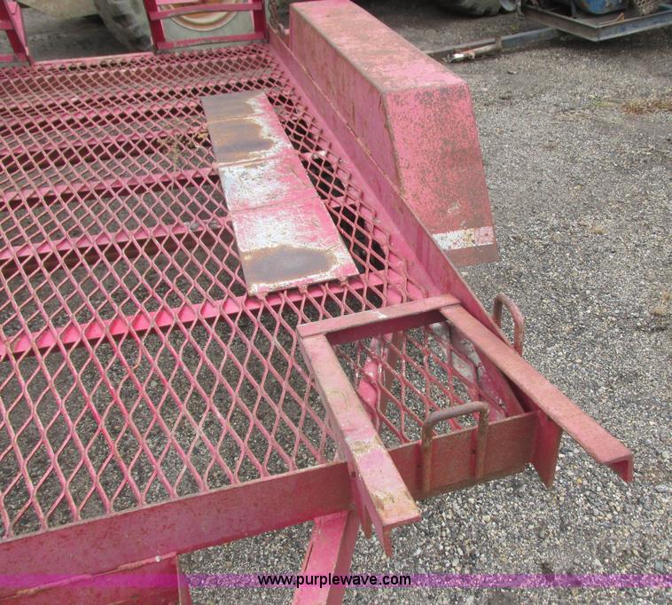 image for item L3893 1985 Haulmark equipment trailer