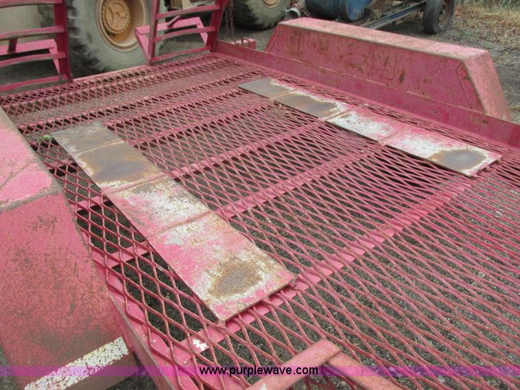 image for item L3893 1985 Haulmark equipment trailer