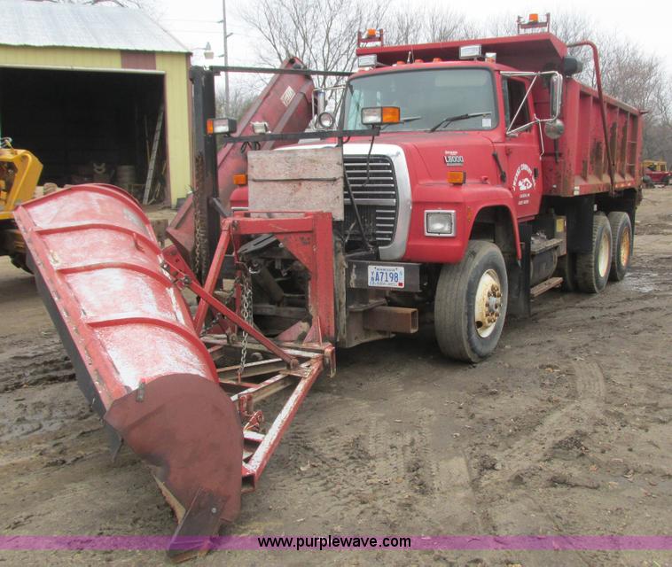 image for item L3895 1995 Ford LT8000 dump truck